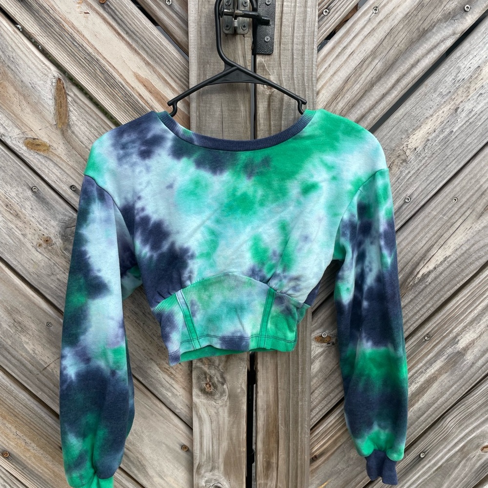 Cropped sweatshirt top